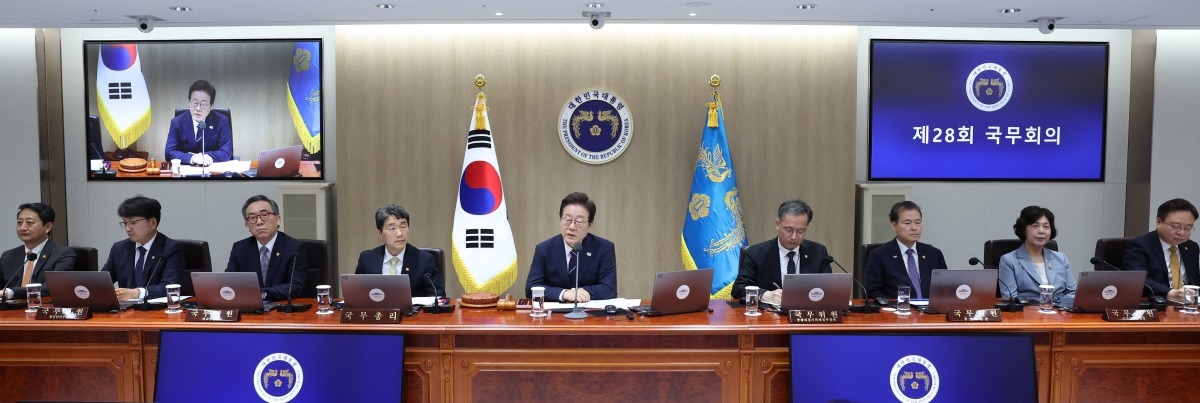 이재명 대통령이 1일 서울 용산 대통령실 청사에서 열린 국무회의를 주재하며 발언하고 있다./김범준 기자