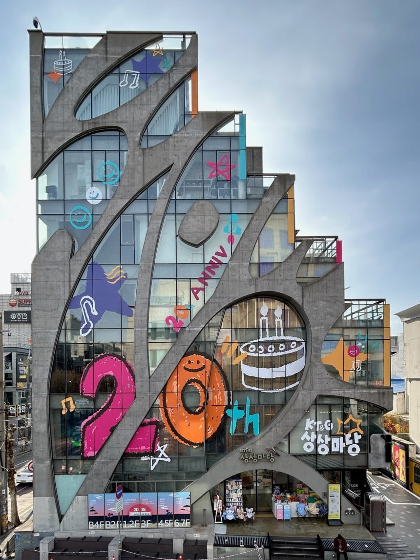 서울 마포구 홍대에 있는 복합문화예술공간인 'KT&G상상마당 홍대'. / 사진출처. KT&G.