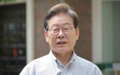 '李 법카유용 의혹' 재판도 미룬 법원, 이번엔 "국정운영 보장"