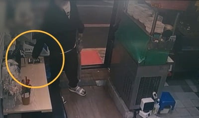 휴대폰만 노렸다…자영업자들 울게 한 20대 절도 수법
