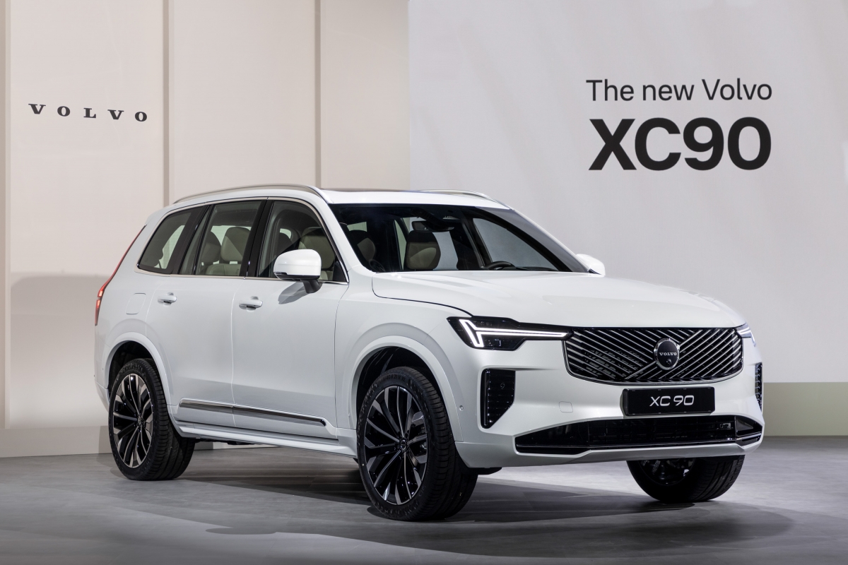 볼보, '안전' DNA를 담은 새로운 XC90과 S90 공개… 역사와 혁신이 만나다