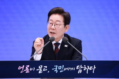 李대통령 "저는 제왕적이지 못해…대출 규제는 맛보기" [종합]