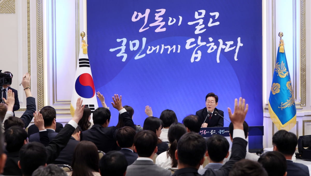 [포토] 이재명 대통령, 취임 한 달 첫 공식 기자회견