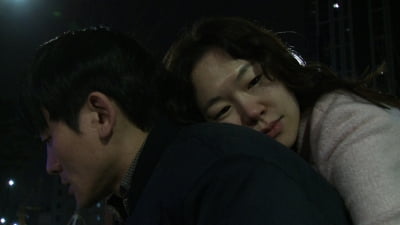 소주를 목구멍에 털어넣는 한예리가 한없이 가여운 이유