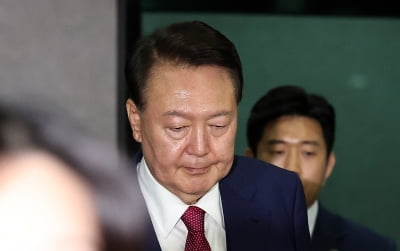 與 "법꾸라지 尹, 사법농락 불변…즉각 구속해야"
