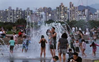습하고 무더운 찜통더위…내륙 최대 40㎜ 소나기[내일 날씨]