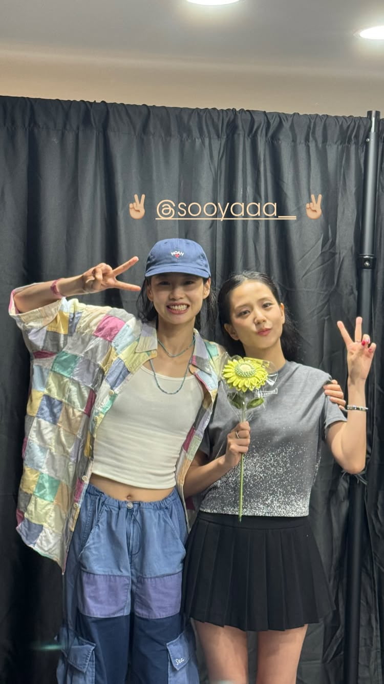 Model and Actress Jung Ho-yeon Attends BLACKPINK Concert, Shares Moment with Jisoo