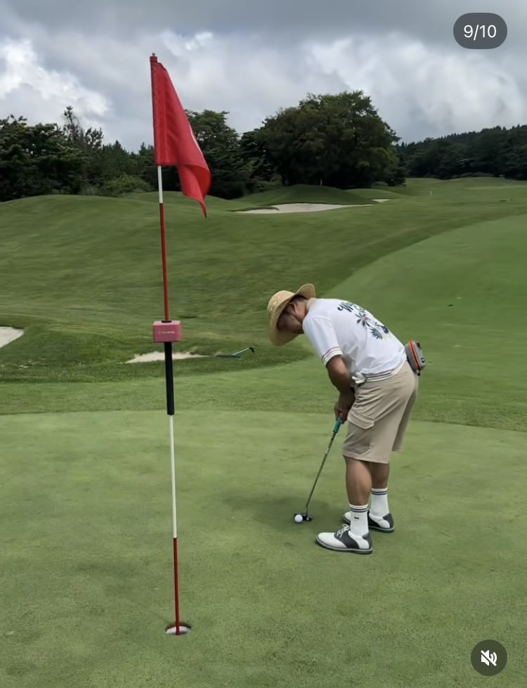 Comedian Jo Se-ho Enjoys Golf Despite Heatwave, Shares Humorous Injury on TV Show