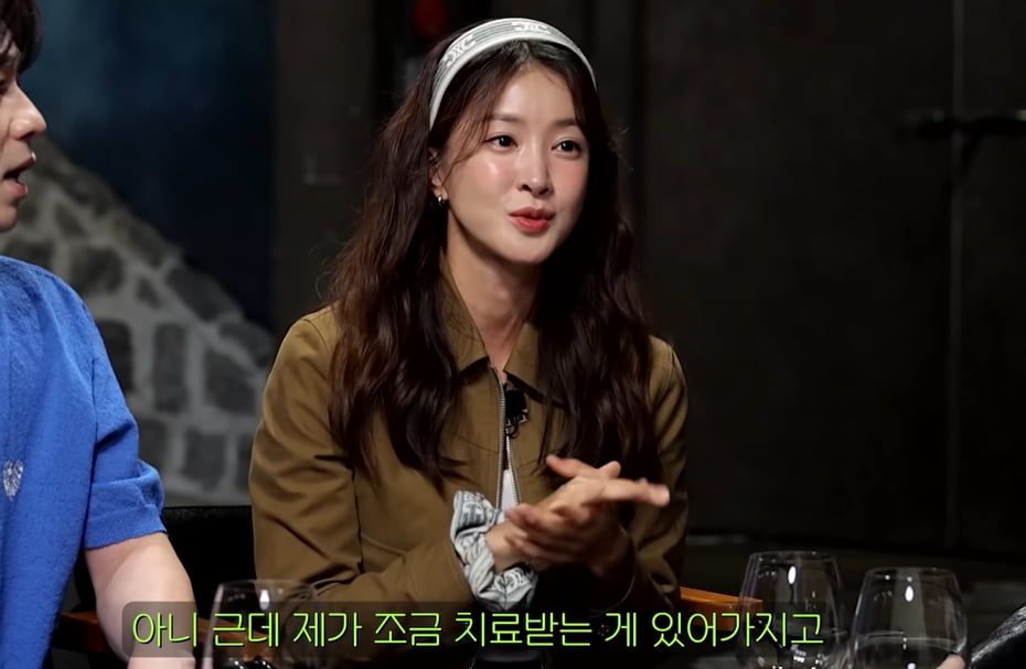 배우 이시영이 예능 콘텐츠에서 술을 거절하는 모습 /사진=유튜브 '짠한형' 캡처