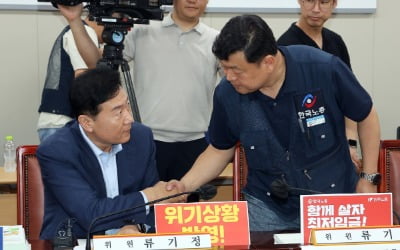 [속보] 최저임금 1만1000원 vs1만170원…노사 7차 수정안 제시
