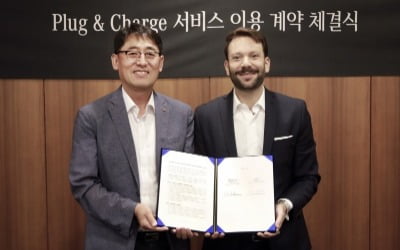 벤츠 전기차에 케이블 꽂으면 인증부터 결제까지 한번에