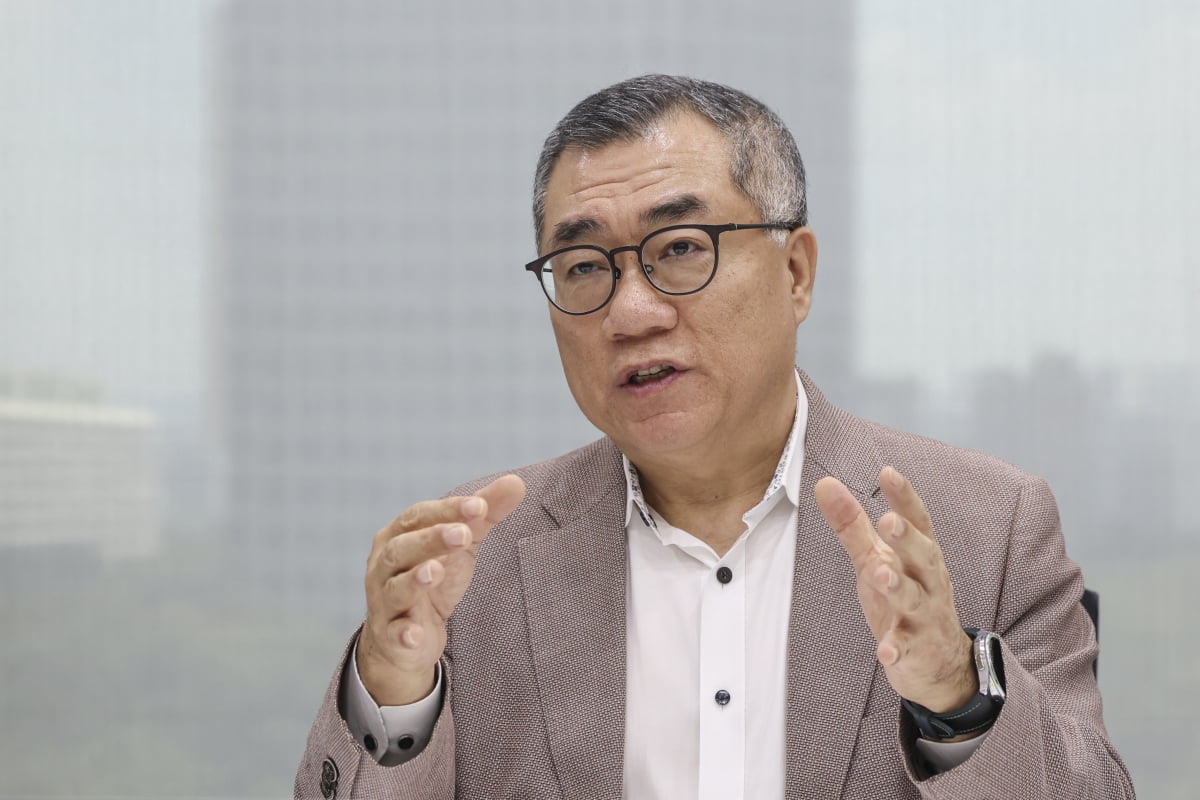 "OS 변화 받아들인 스마트폰 회사 살아남듯…급변하는 AI모델 적응해야"