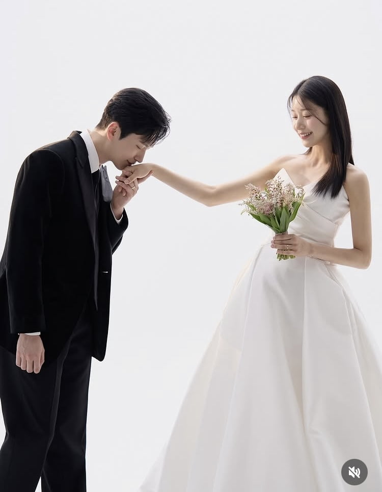 Yoon Hye-soo of 'Somebody 2' Shares Stunning Maternity Photos