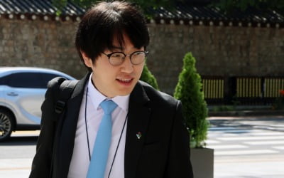 ‘전기 먹는 하마’ 고민에…배터리업계 호출한 AI수석실 [지금 대통령실은]