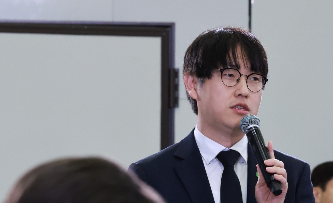 논문 소개하는 하정우 AI수석, “피지컬AI 시대, 보안이 생명” [지금 대통령실은]