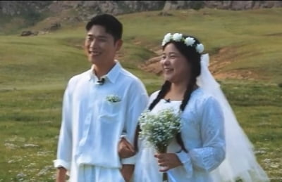 "다이어트가 성형 맞네" 21kg 감량 신혜선 수영복 입고 포즈