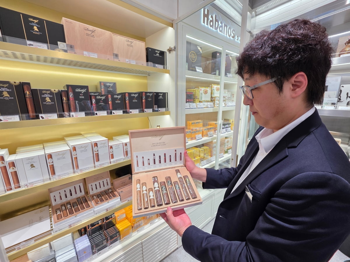 "명품보다 K-푸드, 디저트가 좋아" 외국인 변심에 신세계면세점 '큰 결심' 