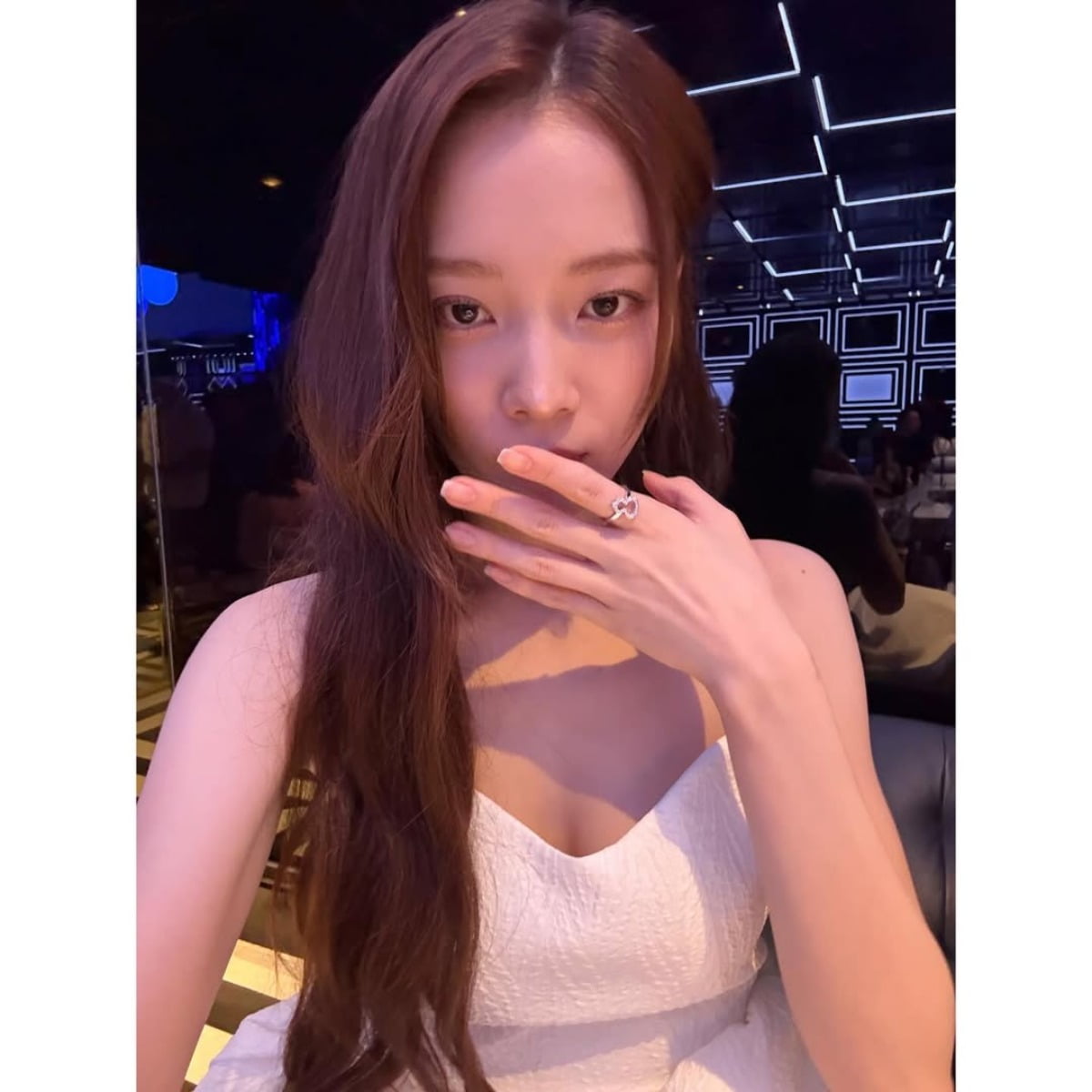 Yoon So-hee Captivates with Enchanting Visuals at the Blue Dragon Series Awards