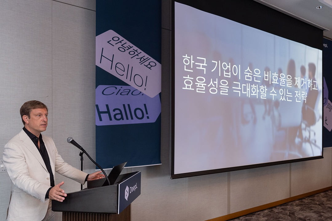 세바스찬 엔더라인 딥엘 최고기술책임자(CTO)가 21일 서울 그랜드 인터컨티넨탈 서울 파르나스에서 열린 기자간담회에서 딥엘 보이스의 최신 업데이트와 향후 비전을 발표하고 있다./사진=딥엘 제공