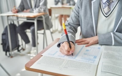 "여학생이 남학생 보다 우위"…학업 성취도 성별 격차 '뚜렷'
