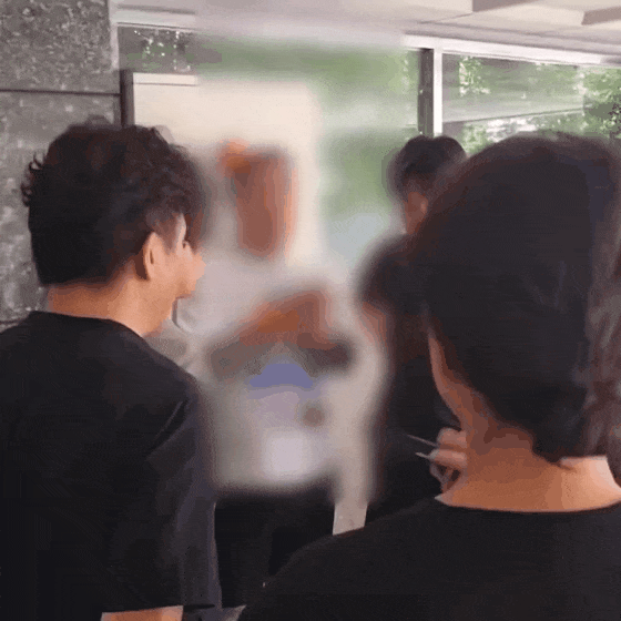 피의자 30대 남성 A씨가 7월 22일 본인 거주지 앞에서 체포당하는 모습./영상=마포경찰서 제공