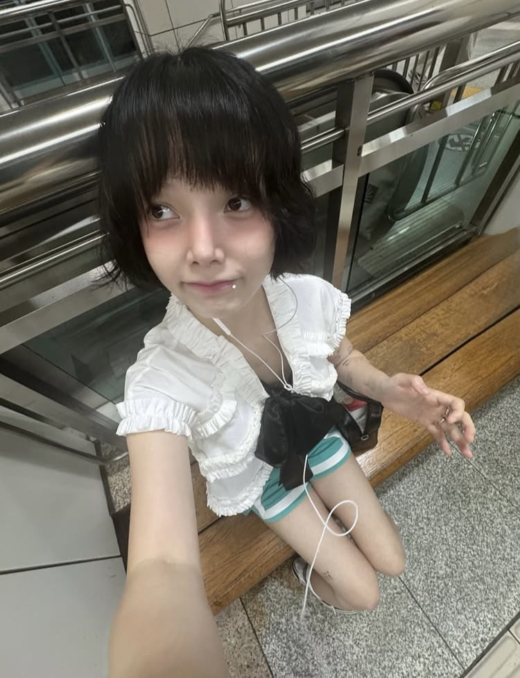 Former AOA Member Shin Jimin Shares Her Everyday Life on Social Media