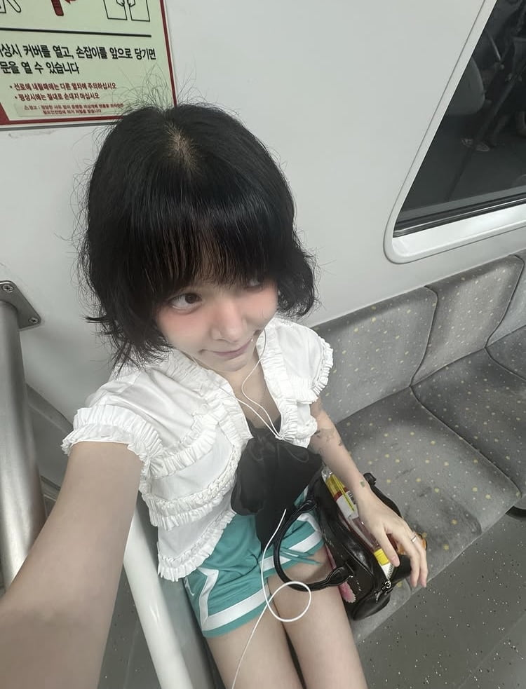 Former AOA Member Shin Jimin Shares Her Everyday Life on Social Media
