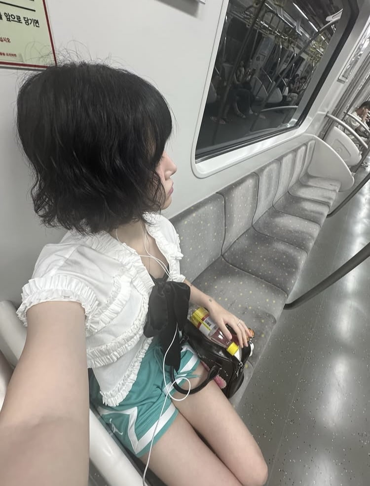 Former AOA Member Shin Jimin Shares Her Everyday Life on Social Media