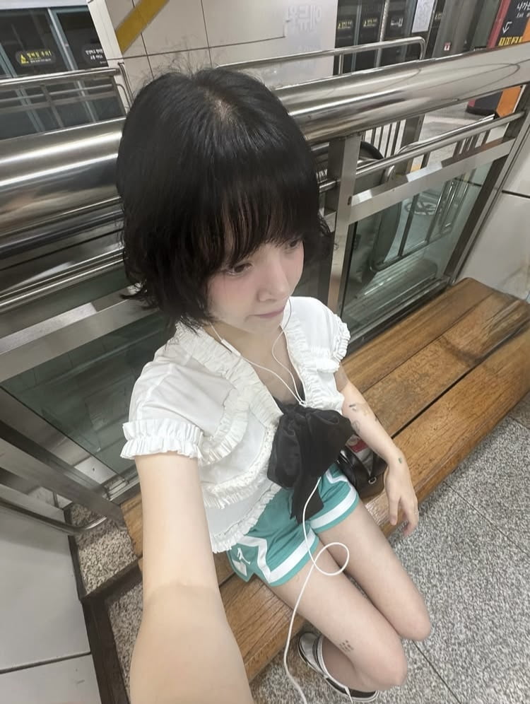 Former AOA Member Shin Jimin Shares Her Everyday Life on Social Media
