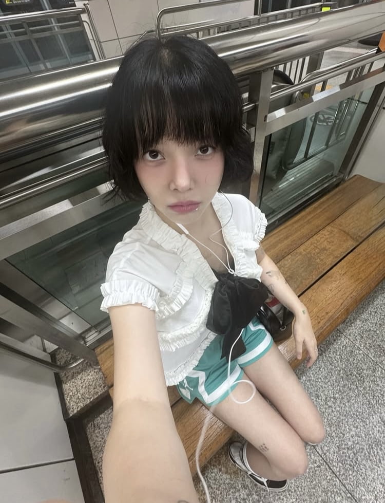 Former AOA Member Shin Jimin Shares Her Everyday Life on Social Media