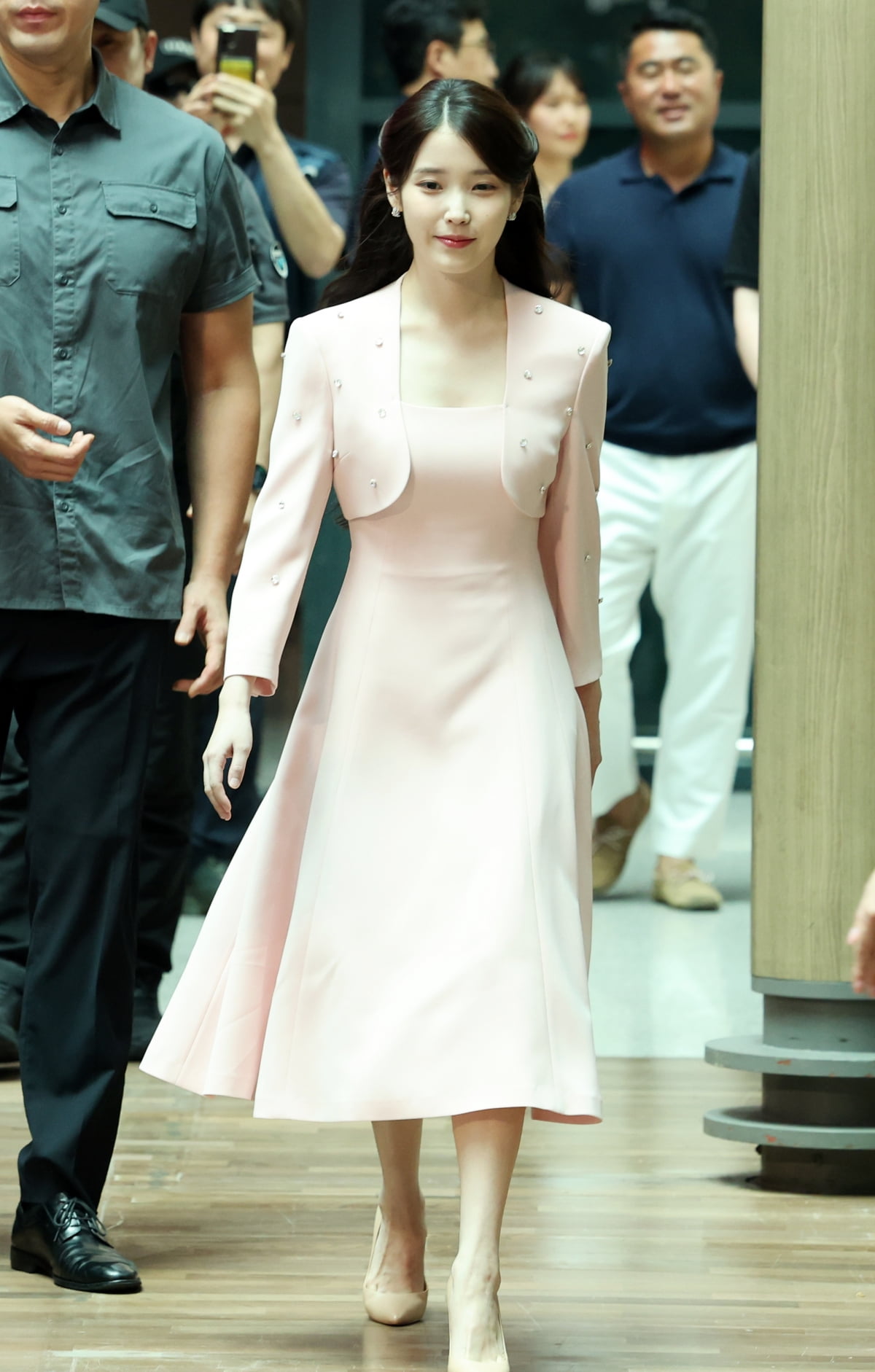 [포토] 인천공항 본부세관의 새 얼굴 '아이유'