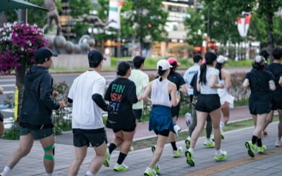 "풀세트 100만원 들었어요"…런닝족 늘더니 '대박'