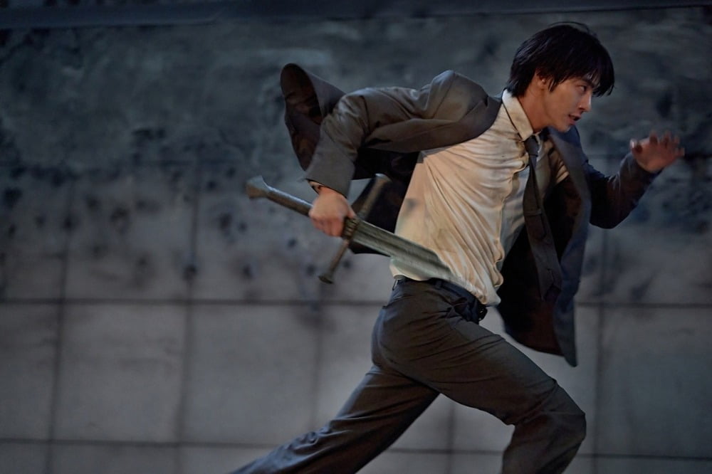 아쉬워하는 팬도 분명 많겠지만 실사화 영화의 액션은 기대 이상이었다. 다만 일부 액션씬은 청불 딱지 달고 더 화끈했었으면 좋았겠다는 소소한 바람도. / 사진제공. 롯데엔터테인먼트