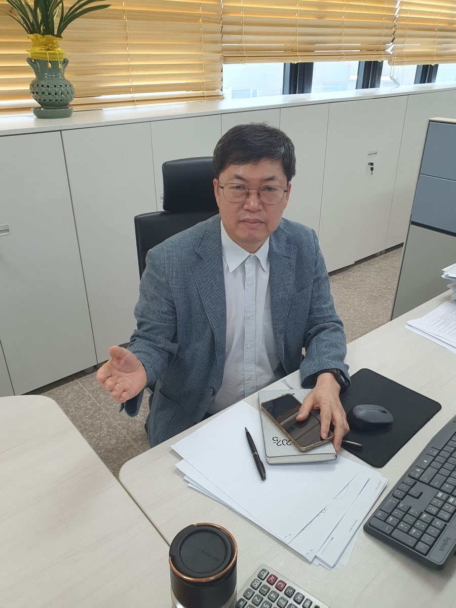 박성수 전무가 하반기 사업계획을 설명하고 있다. 천안=윤현주 기자