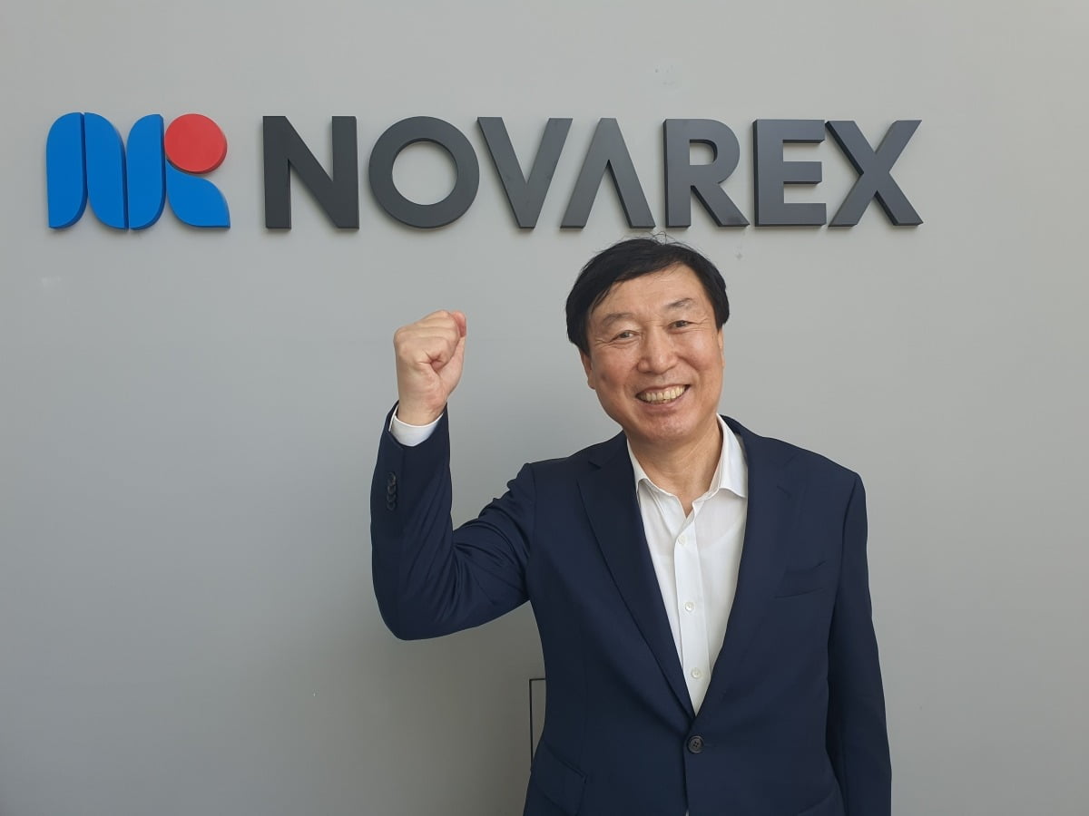 권석형 노바렉스 회장이 파이팅을 외치고 있다. 청주=윤현주 기자