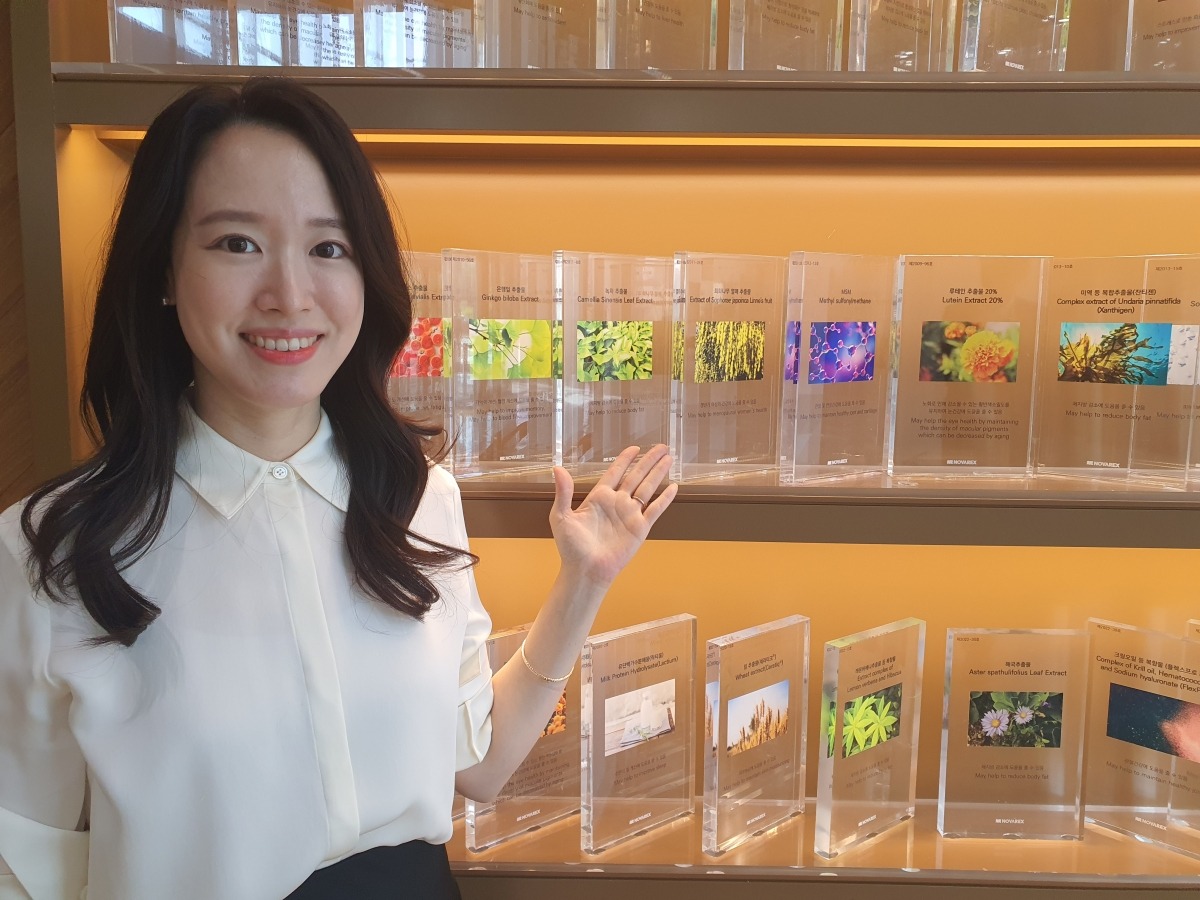 권수혜 부사장이 노바렉스 개별인정형원료들을 설명하고 있다. 청주=윤현주 기자