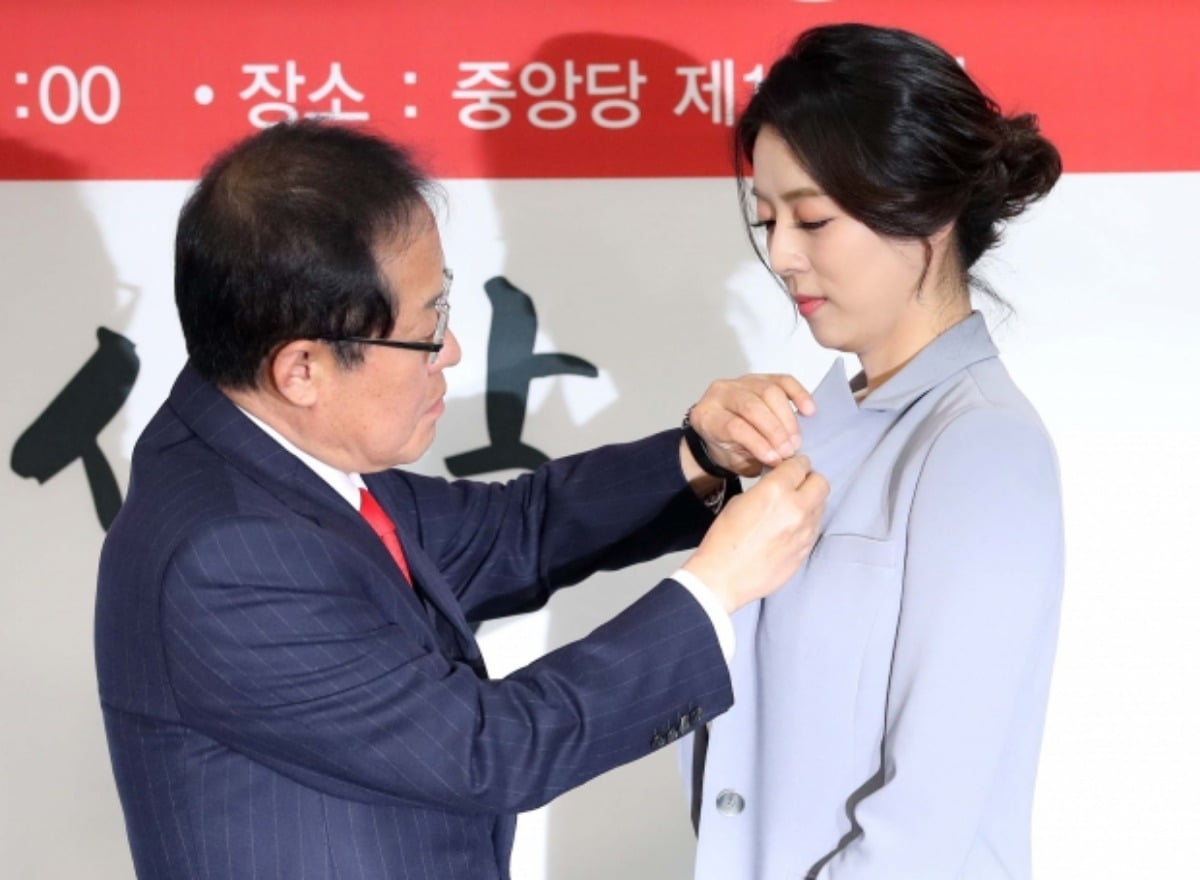 배현진 의원 페이스북 발언 관련 보도 화면