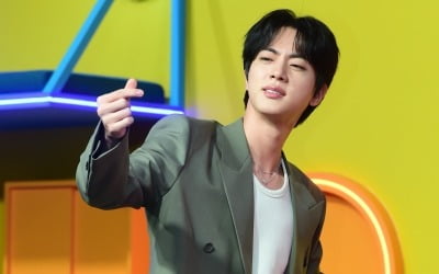 'BTS 진 입대' 미리 알고 하이브 매도한 직원들…징역형 집행유예