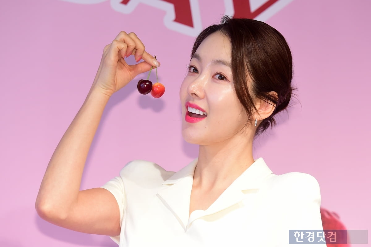 [포토] 소이현, '체리 드시고 건강한 여름 나세요~'