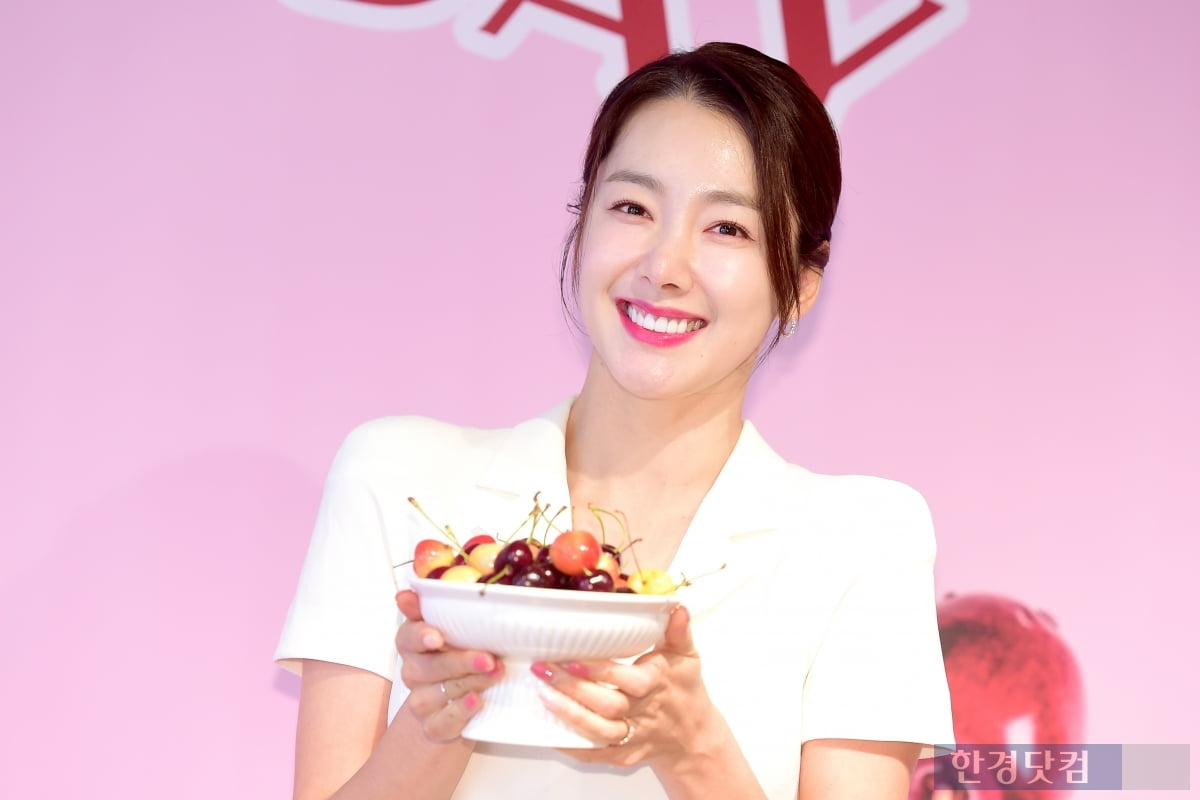 [포토] 소이현, '체리 드시고 건강한 여름 나세요~'