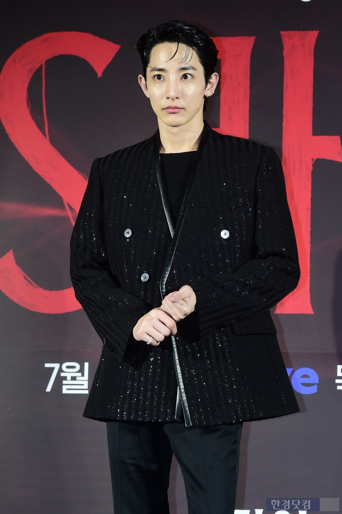 [포토] 이수혁, '감탄을 부르는 완벽 슈트핏'