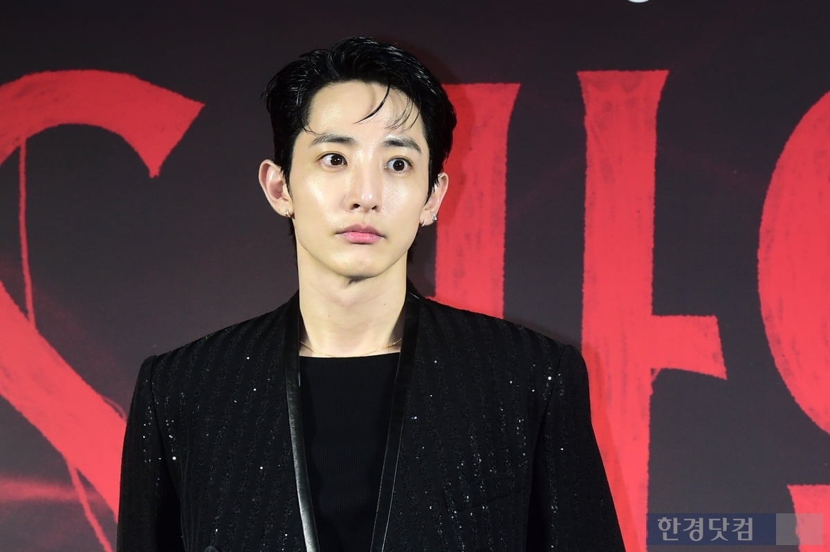 [포토] 이수혁, '감탄을 부르는 완벽 슈트핏'