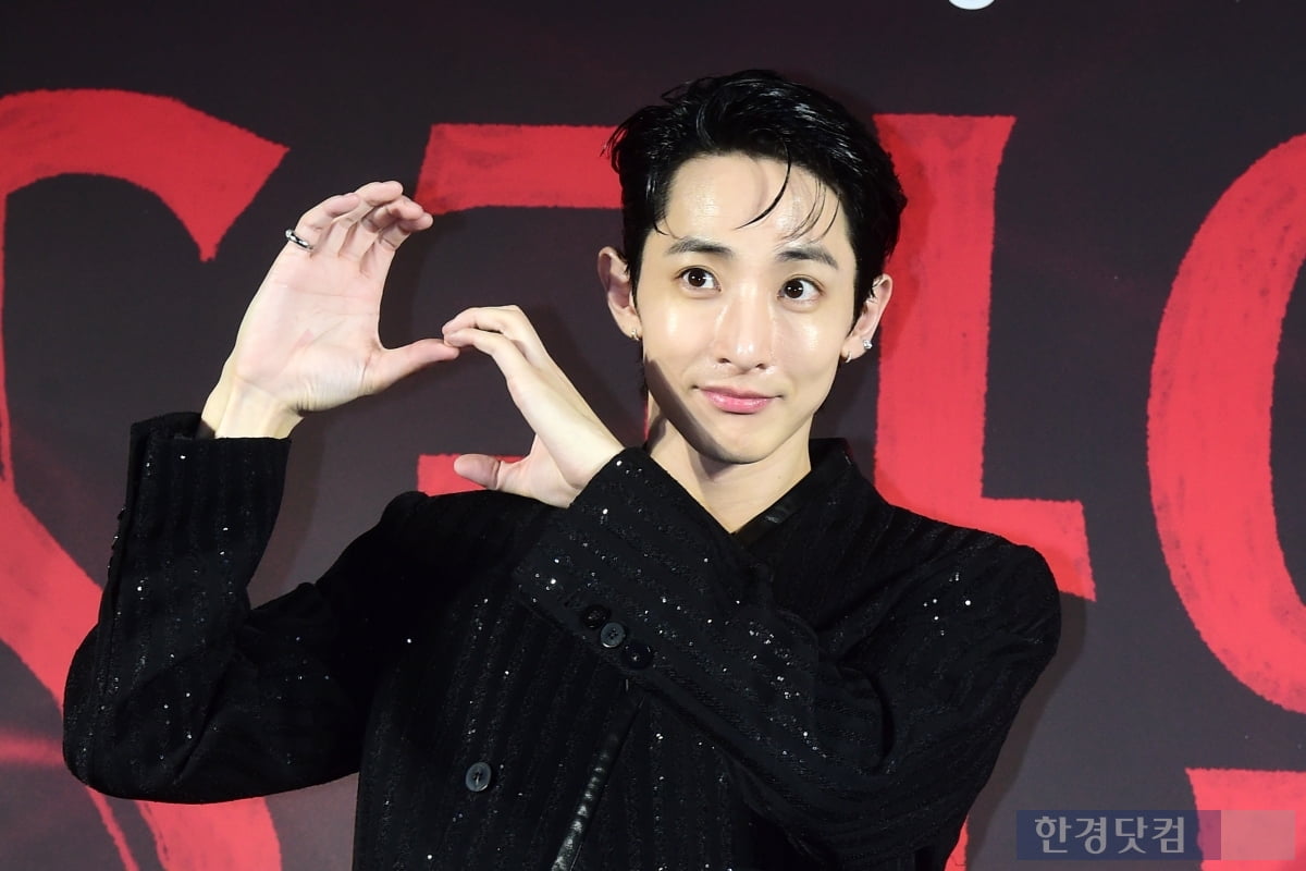 [포토] 이수혁, '감탄을 부르는 완벽 슈트핏'