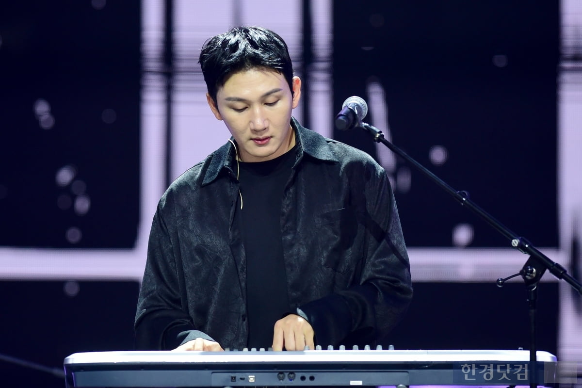 [포토] 딕펑스, '무지개처럼 멋진 무대'