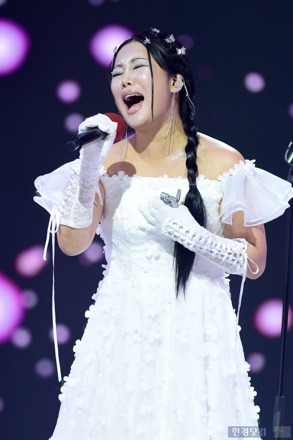 [포토] 율, '눈 뗄 수 없는 독특한 무대'