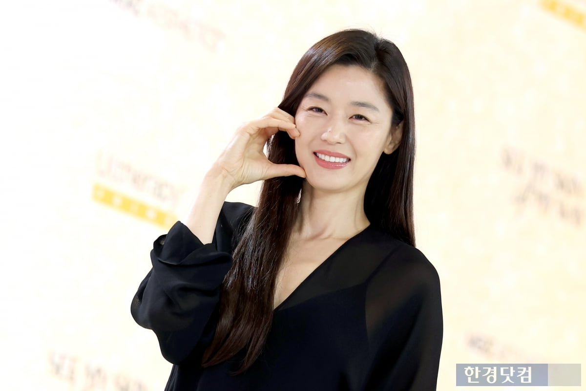 [포토] 전지현, '감탄을 부르는 우아한 여신 자태'
