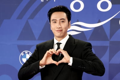 [포토] 이광수, '멋진 슈트핏 뽐내며~'