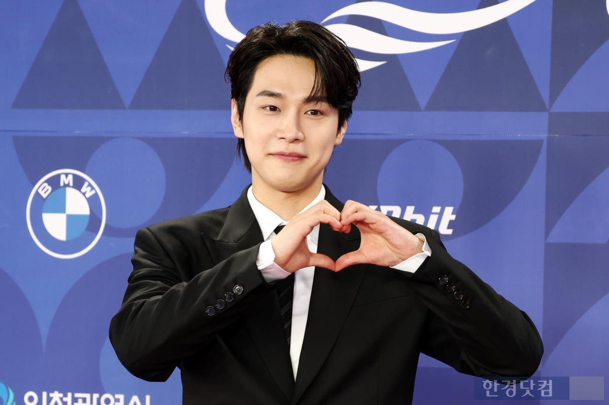 [포토] 강유석, '부드러운 미소에 팬들 심쿵'