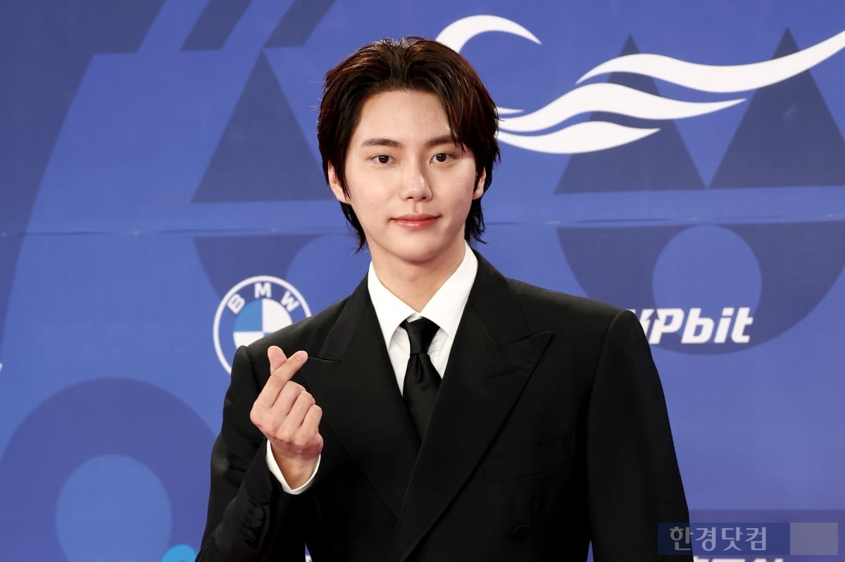 [포토] 정현규, '팬들에게 보내는 하트~'