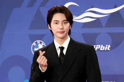 [포토] 정현규, '팬들에게 보내는 하트~'
